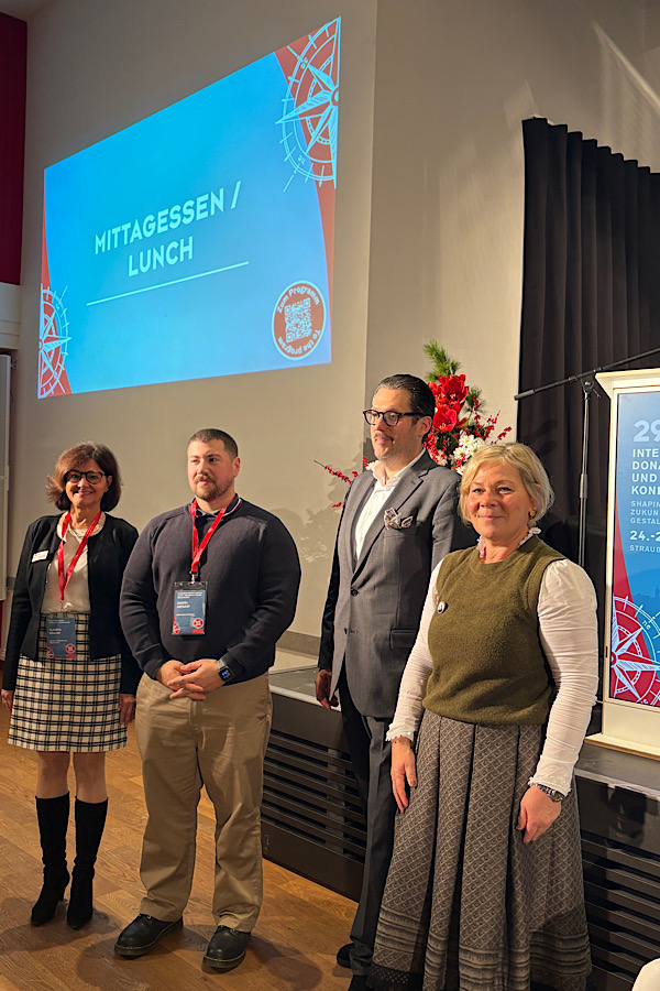 Konferenz in Straubing -Landtourismus nachaltig gestalten-besuche auf dem Bauernhof-Kuerbishof Schrfeyer als Reiseziel-